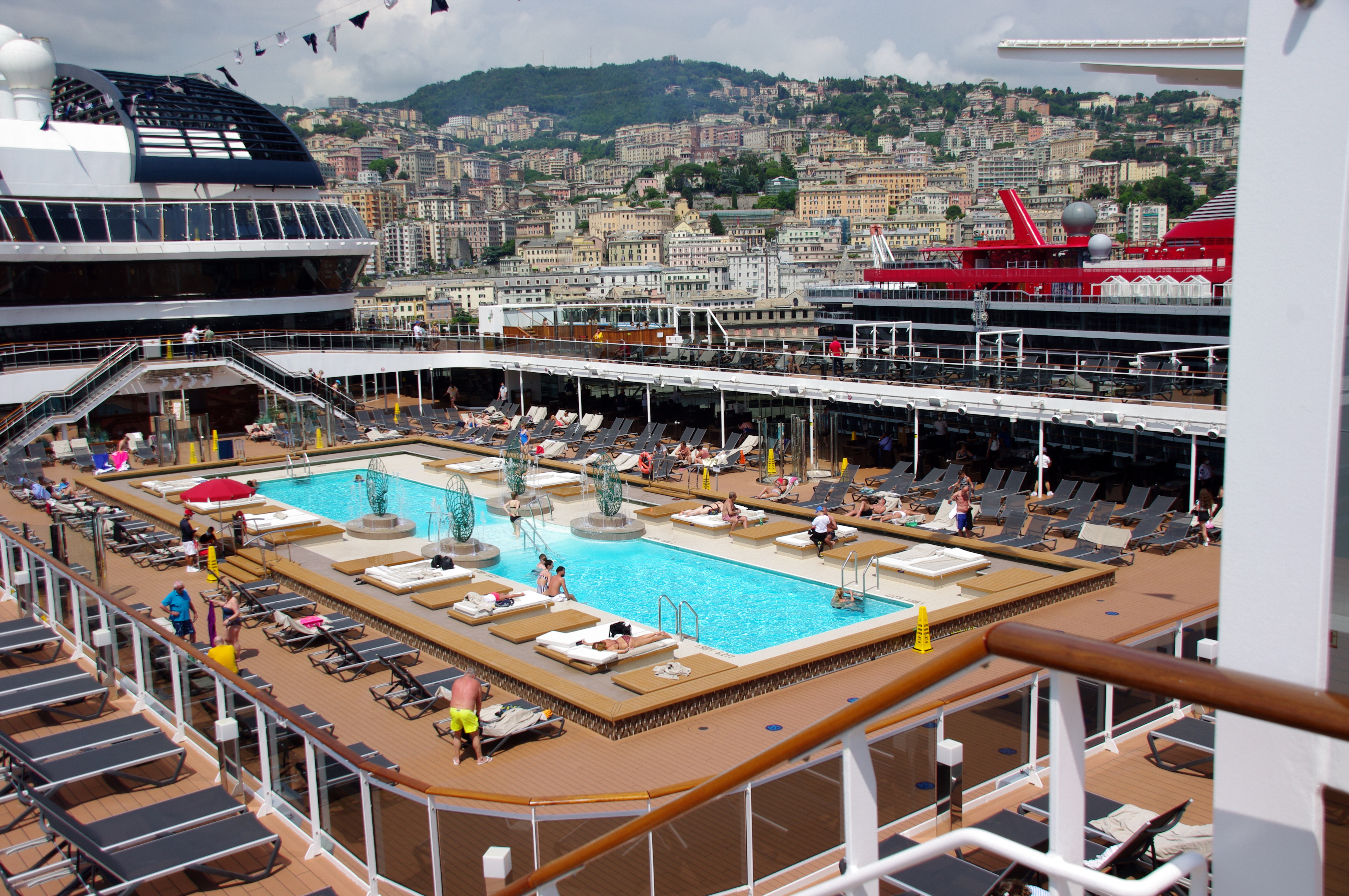 Солнечная палуба и бассейн MSC Grandiosa